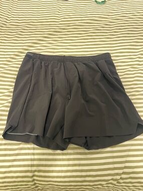 Lululemon Black 6 inch lined running shorts
